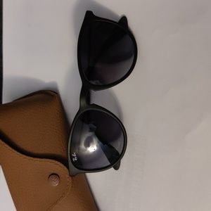 NWT Black Ray-Ban sunglasses
